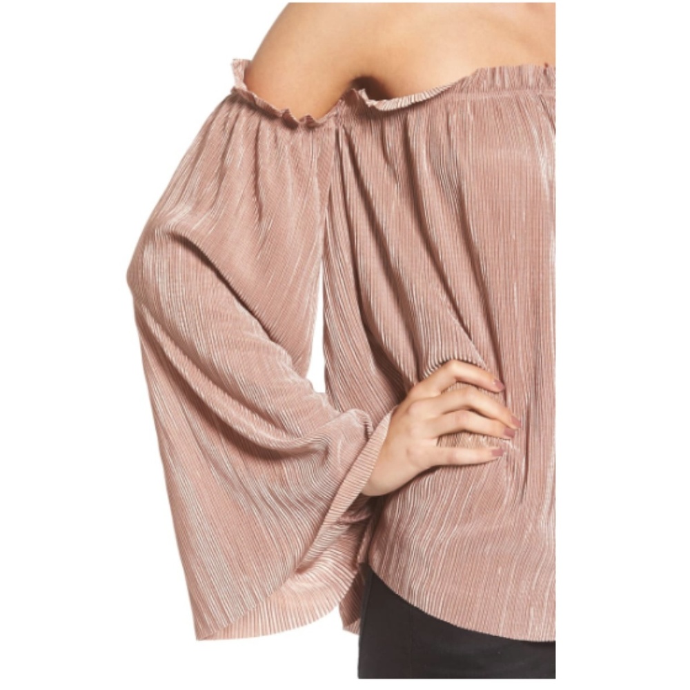 Mima Chica Plissé Off the Shoulder Top - Picture 4 of 6
